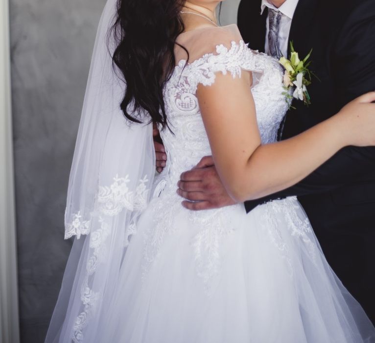 Продам весільну сукню