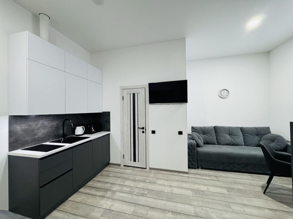 Світло є, безперебійне  живлення. Оренда, подобово. Центр.