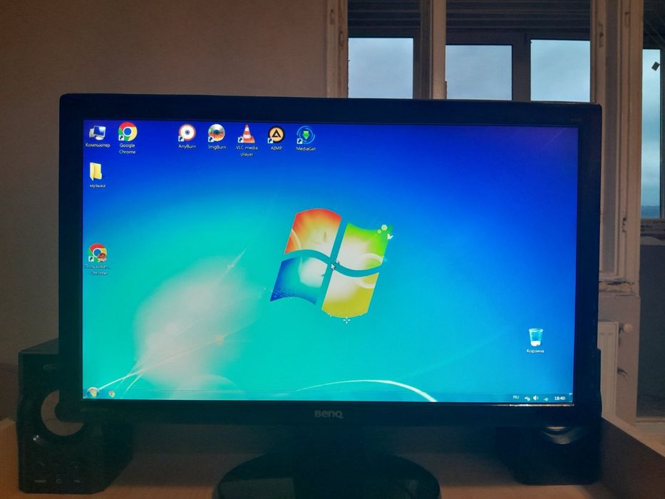 Персональный комп'ютер повний комплект, робочий, з монітором та столом