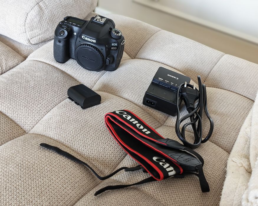 Lustrzanka Canon 80D okazja tanio przebieg 1100 zdjęć
