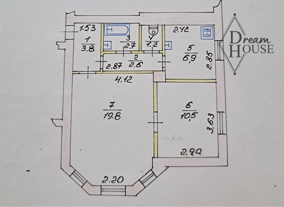 Продаж 2 кімнатної квартири в центрі міста під ремонт