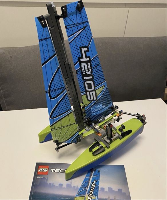 LEGO Technic 42105 - Katamaran, komplet z instrukcją