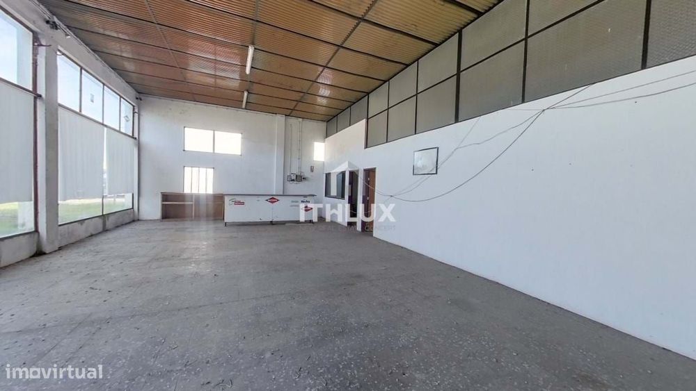 Armazém inserido num lote  com 4.000 m2 - Elvas -Portugal