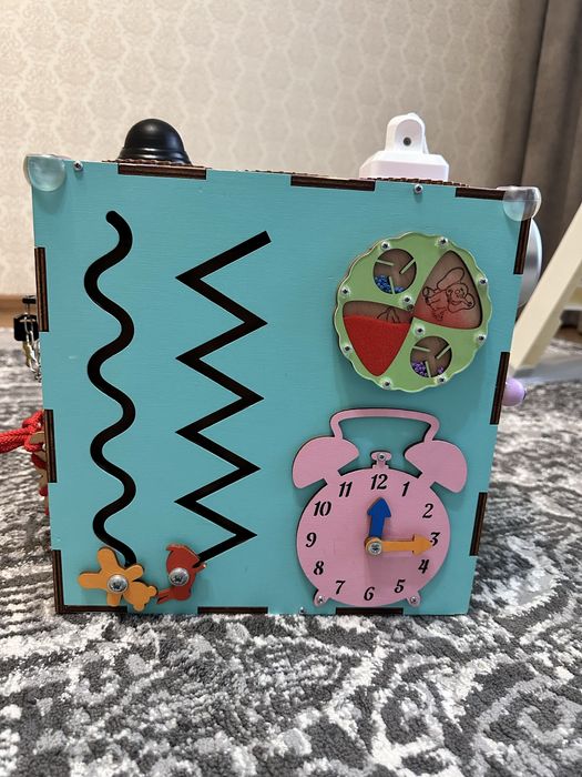 Бізікуб для малечі