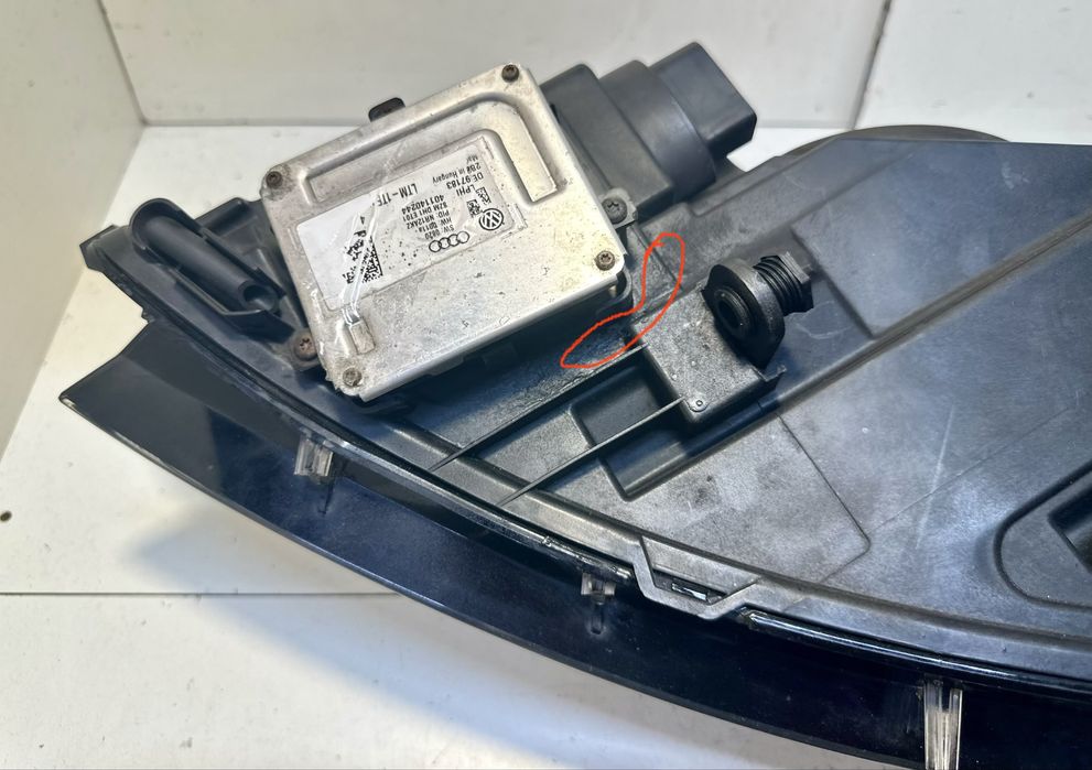правая фара Passat cc 2013 2014 2015 2016 USA 3C8941752H