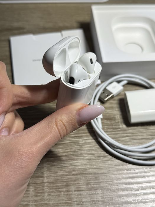 AirPods навушники з НЮАНСОМ
