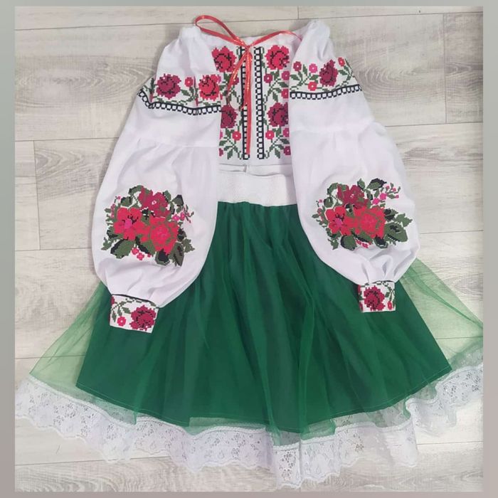 Вишиті сорочки костюми сукні для дівчинки