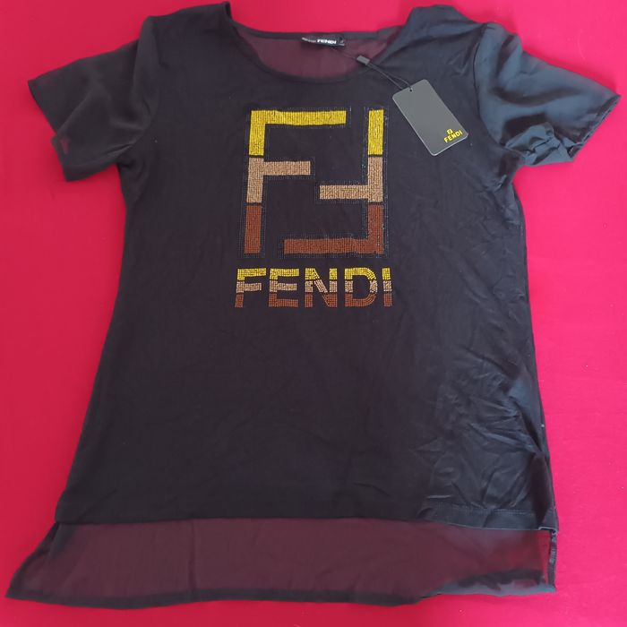 Жіноча футболка,нова.бренд FENDI