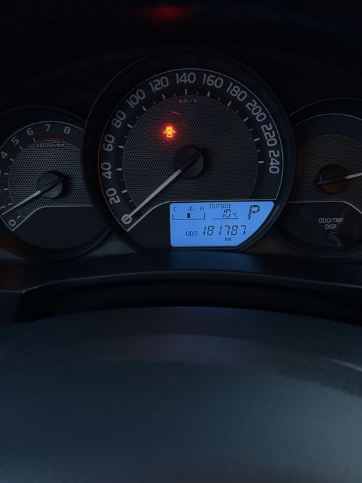 Toyota corolla 1.6 Автомат симейная машина