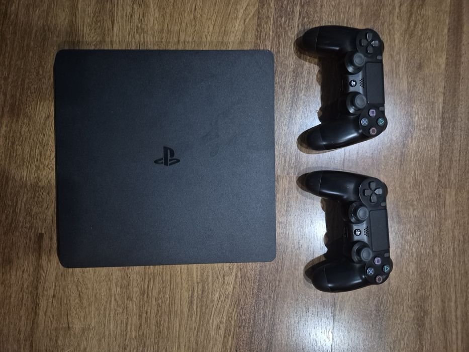 Playstation 4 + 2 comandos + 7 jogos