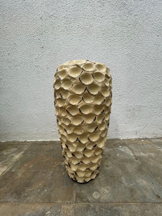 Ceramic jug with seashells429086598308843520