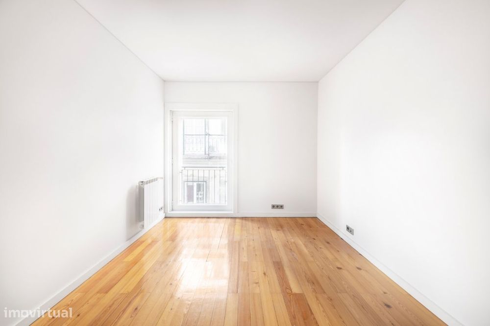 Apartamento no Chiado com 2 salas e 2 quartos e 2 lugares de estaciona