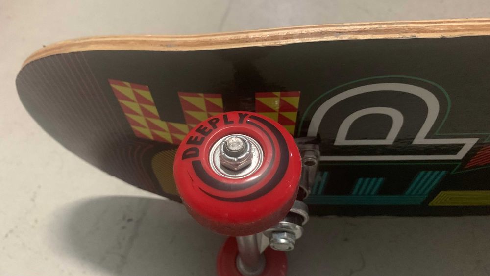 Skateboard Deeply como novo