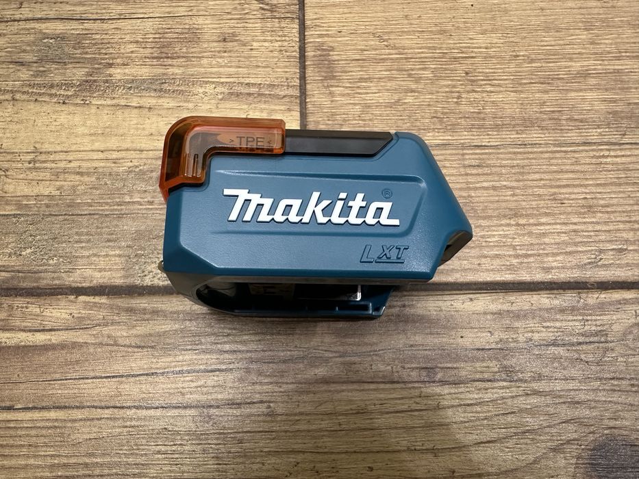 Latarka akumulatorowa Makita DML817 LXT 18V w pudełku