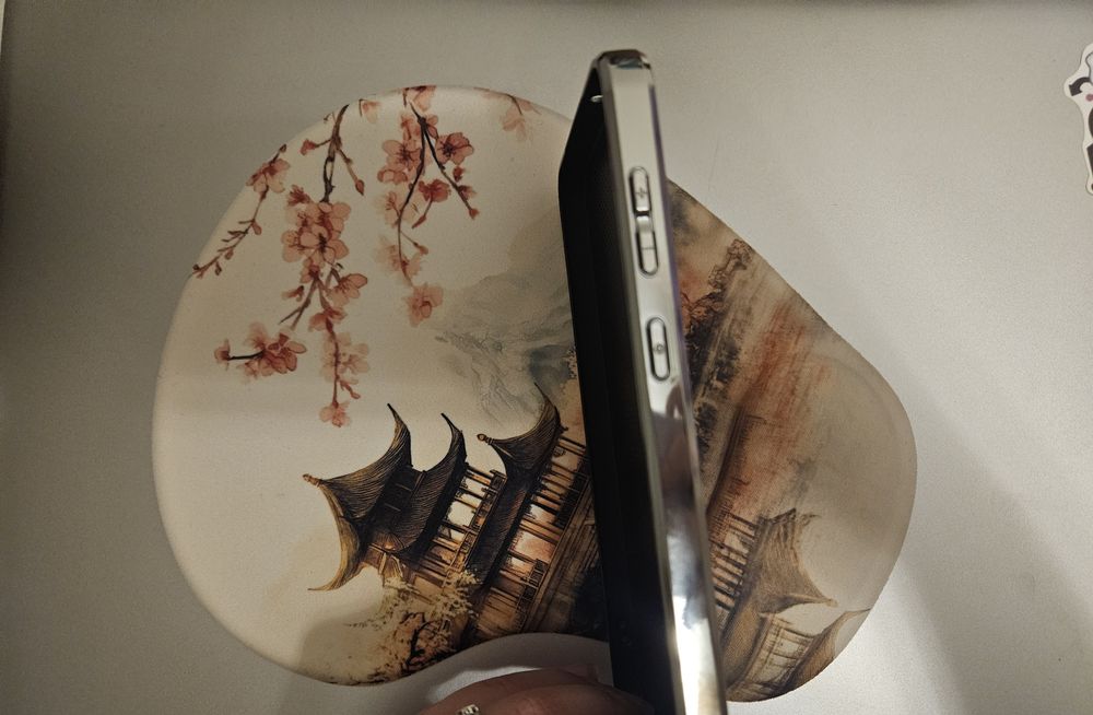 Новый чехол на Samsung Galaxy S23 Plus.