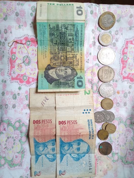 Moedas e notas nacionais e estrangeiras