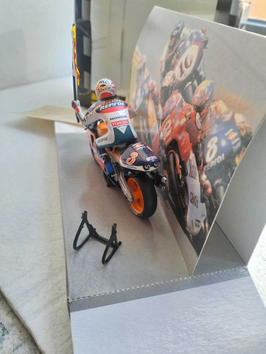 Honda NSR500 Alex Criville - 1999 World Champion - 1/24 Vitesse