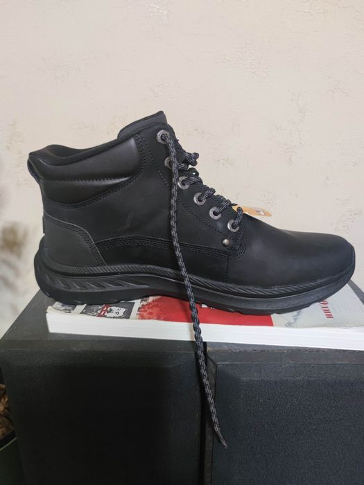 Продам мужские ботинки Sketchers