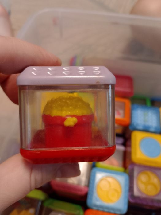 Продам сенсорні кубики від фірми Fisher Price