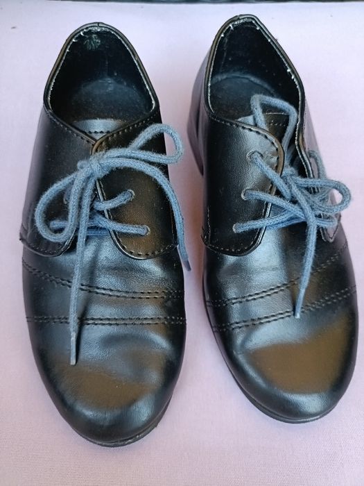 Wizytowe eleganckie buty chłopięce