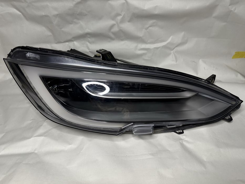 Tesla Model S Refresh рестайлінг 2021–2023 фара права LED