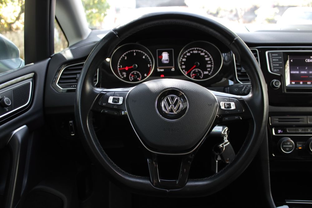 Volkswagen Golf 7 VII Sportsvan 1.6 TDI R-Line 110CV (195€/Mês)
