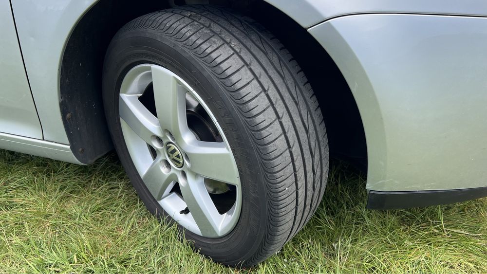 Volkswagen Golf 5 1.6 MPI