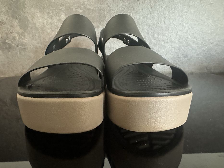 Sandaly Crocs W10 wkladka 26,5 cm koturn czarne