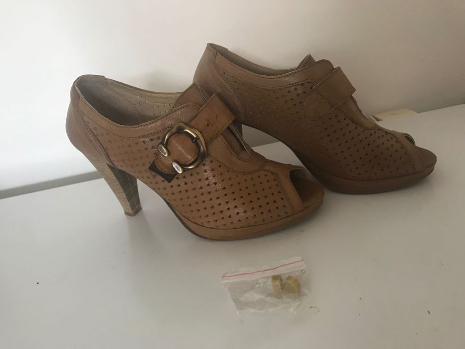 Sapatos Castanhos Camel Nº 37 como NOVOS