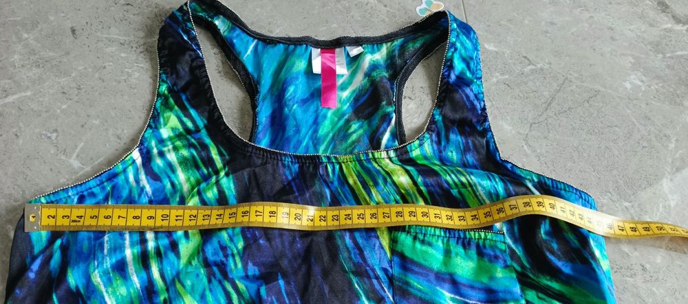 Bokserka z lejacego materiału r 36.