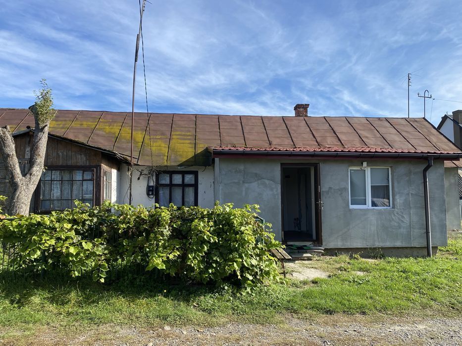 Продаж будинку з землею