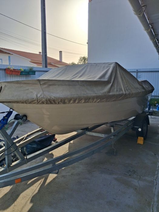 Barco com motor Honda