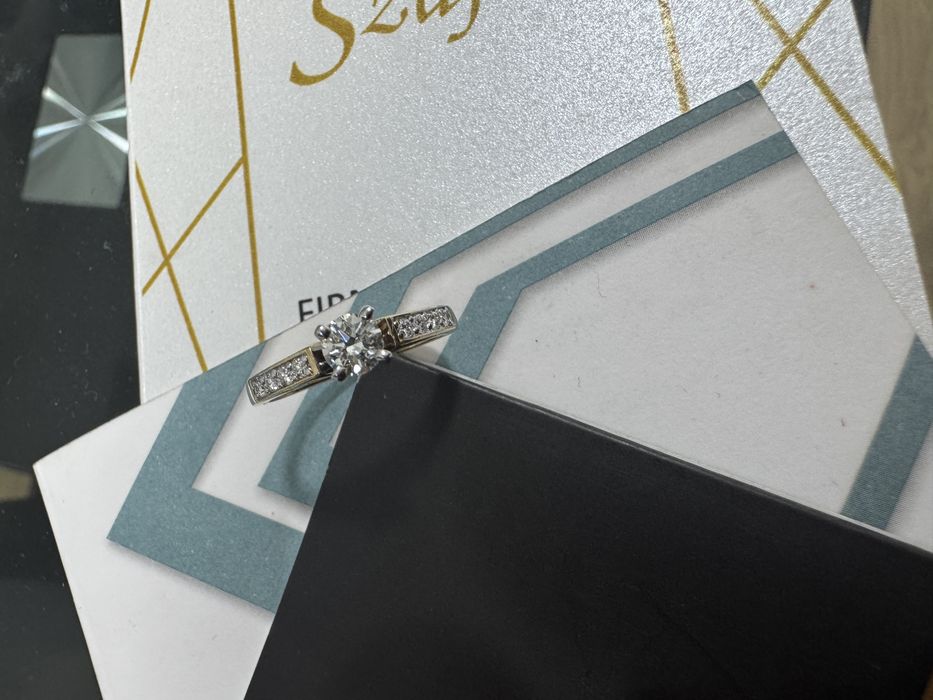 Pierścionek z brylantem 0,43ct