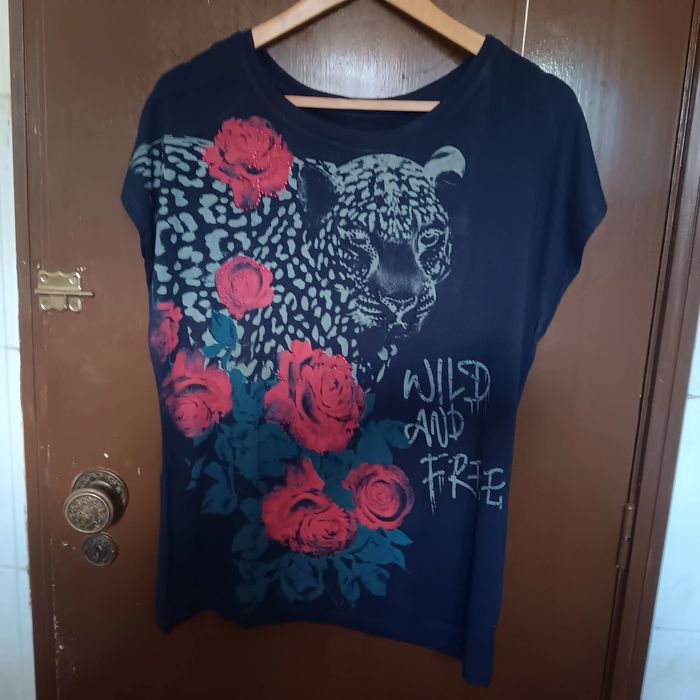 Diversas blusas para senhora