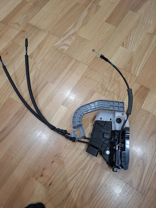 Zamek drzwi lewy przód Hyundai Tucson