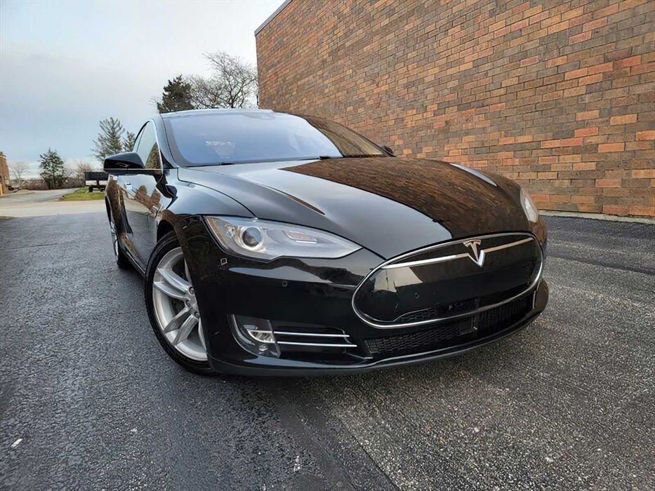 Tesla Model S      2015