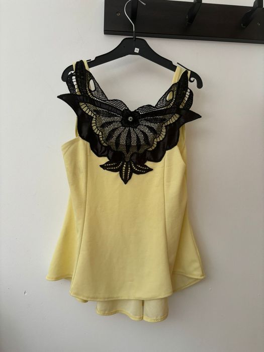 Top amarelo e preto