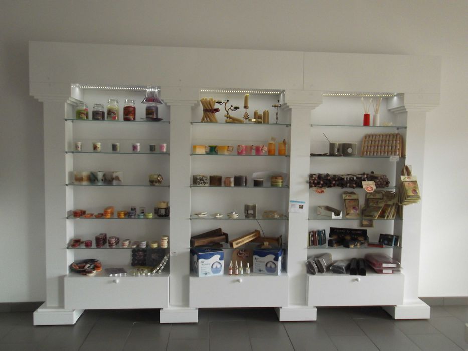 Armário Estante de Loja branco lacado