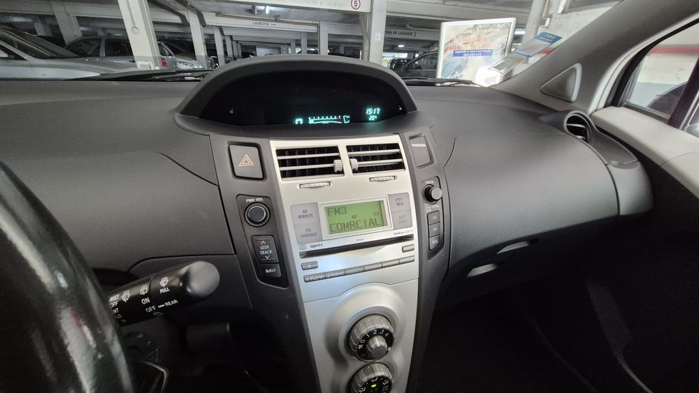 Toyota Yaris 1.0 VVT-i 69cv — 128.000 km — Excelente Estado