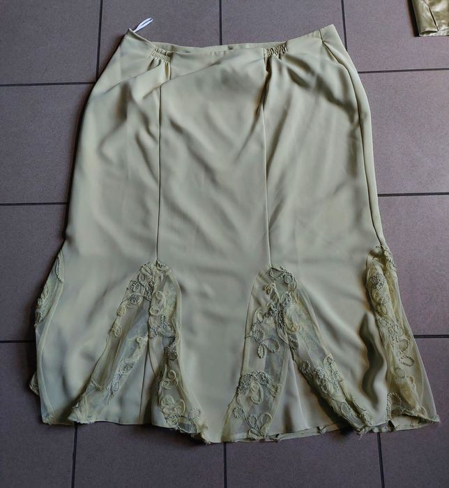 Komplet elegancki damski z ozdobnymi materiałem oliwkowym żakiet bluzk