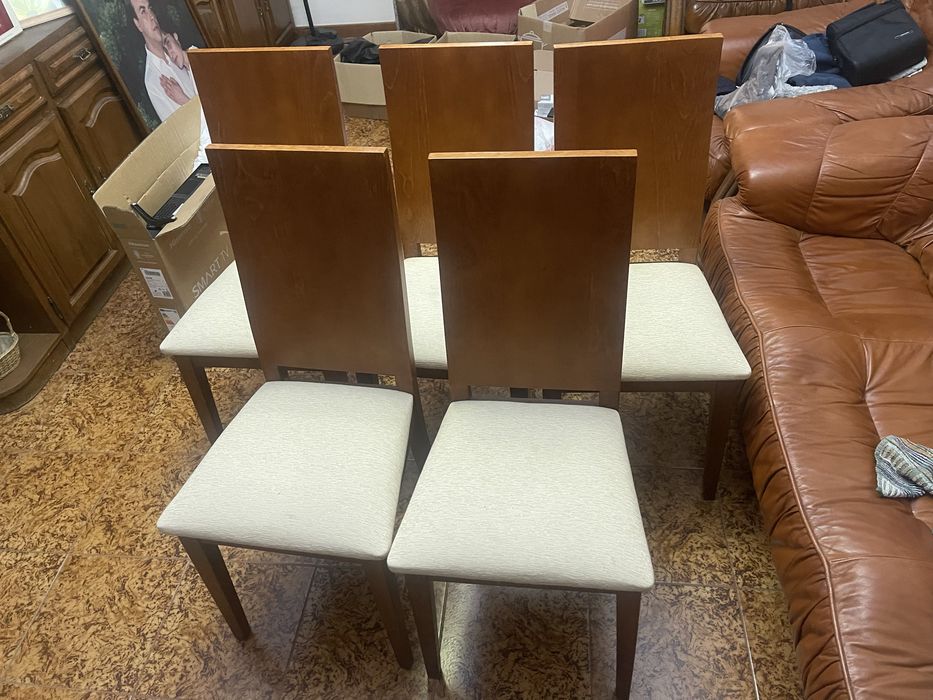 Mesa com Pedra Marmore + Conjunto de Cadeiras