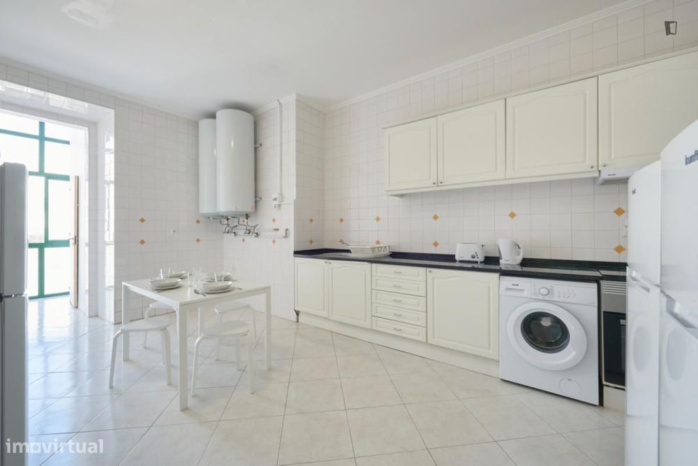 Quarto - localizado em Entrecampos Lisbon