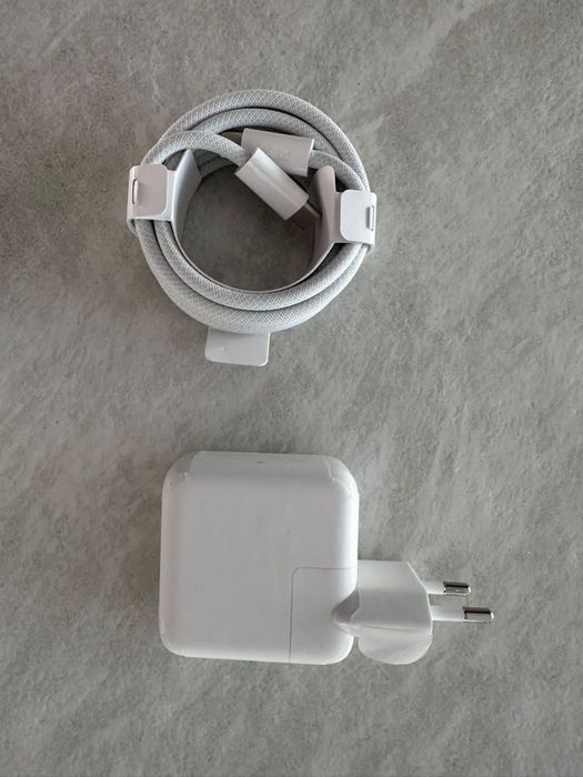 Apple Macbook Air i3 - 8GB - 256GB