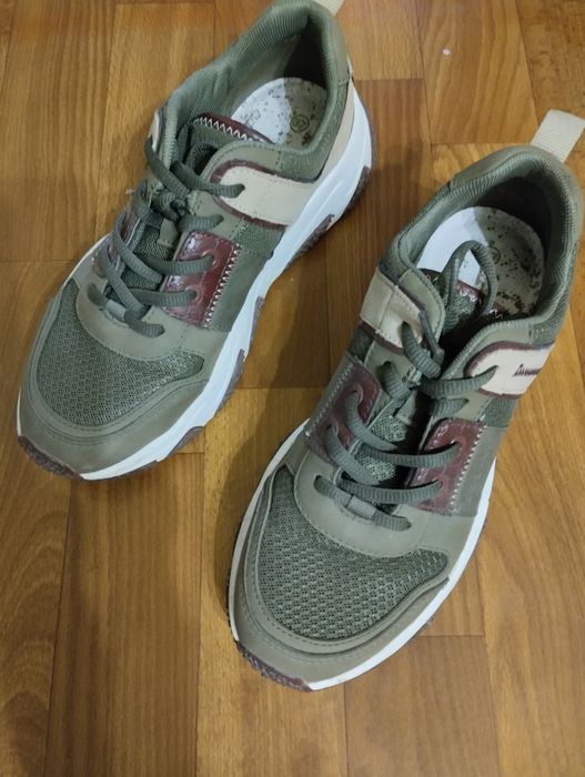 Кросівки жіночі bugatti