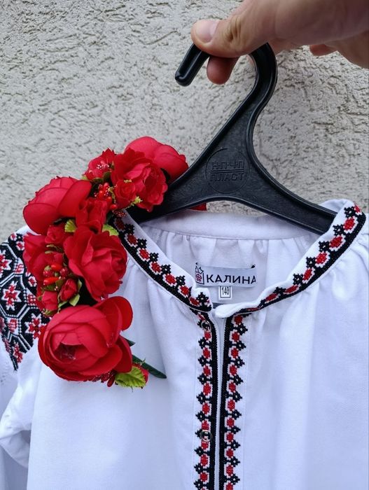 продам дитячу вишиванку для дівчинки
