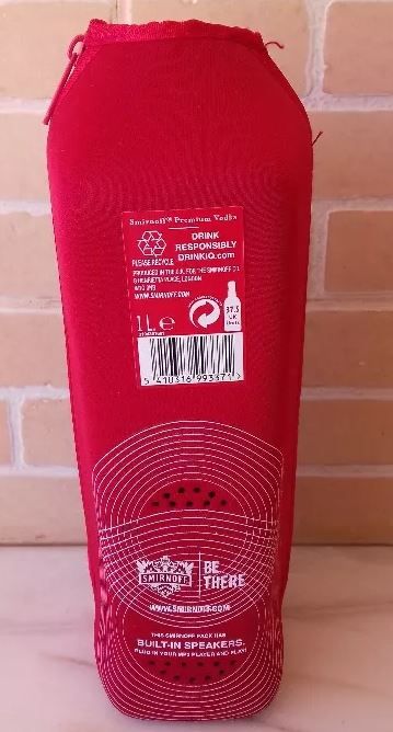 Refrigerador de garrafas com coluna de musica incorporada