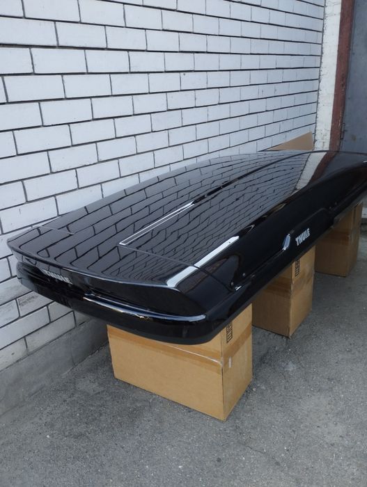 Thule Flow Black Glossy грузовой бокс на крышу авто.