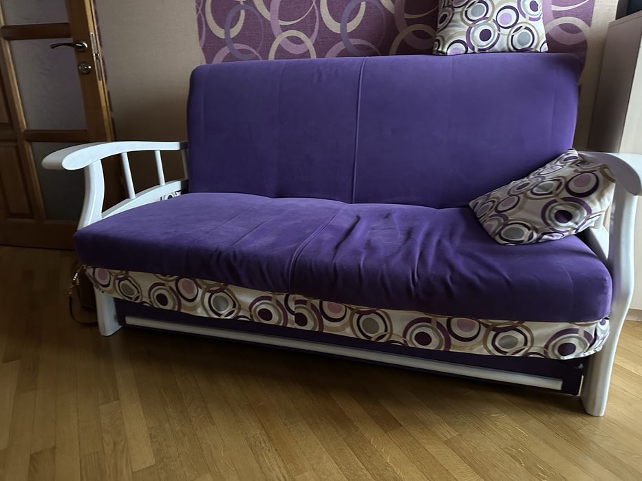 Диванчик для спальні