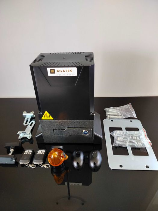 Napęd bramy przesuwnej 4GATES MD370W/800kg lampa z anteną