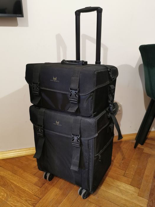 Walizka / kufer fryzjerski / kosmetyczny na kółkach